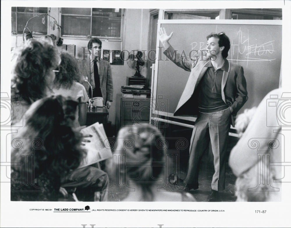 1982 Press Photo A scene from an unidentified movie - Historic Images