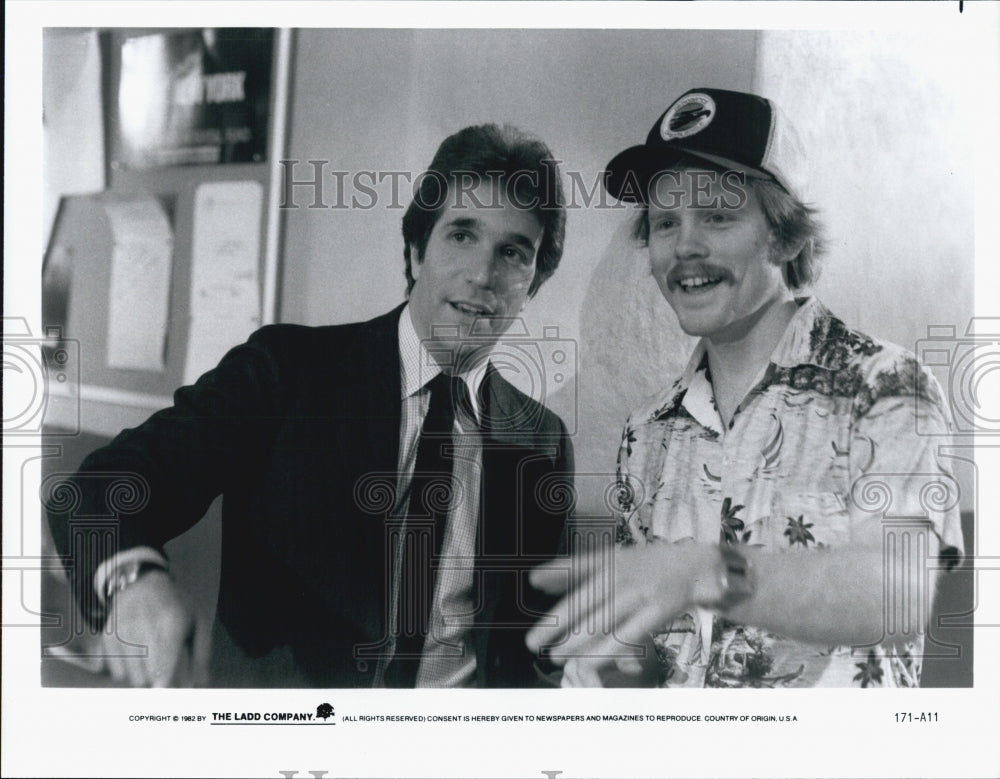 1982 Press Photo Director Ron Howard, Henry Winkler "Night Shift" - Historic Images
