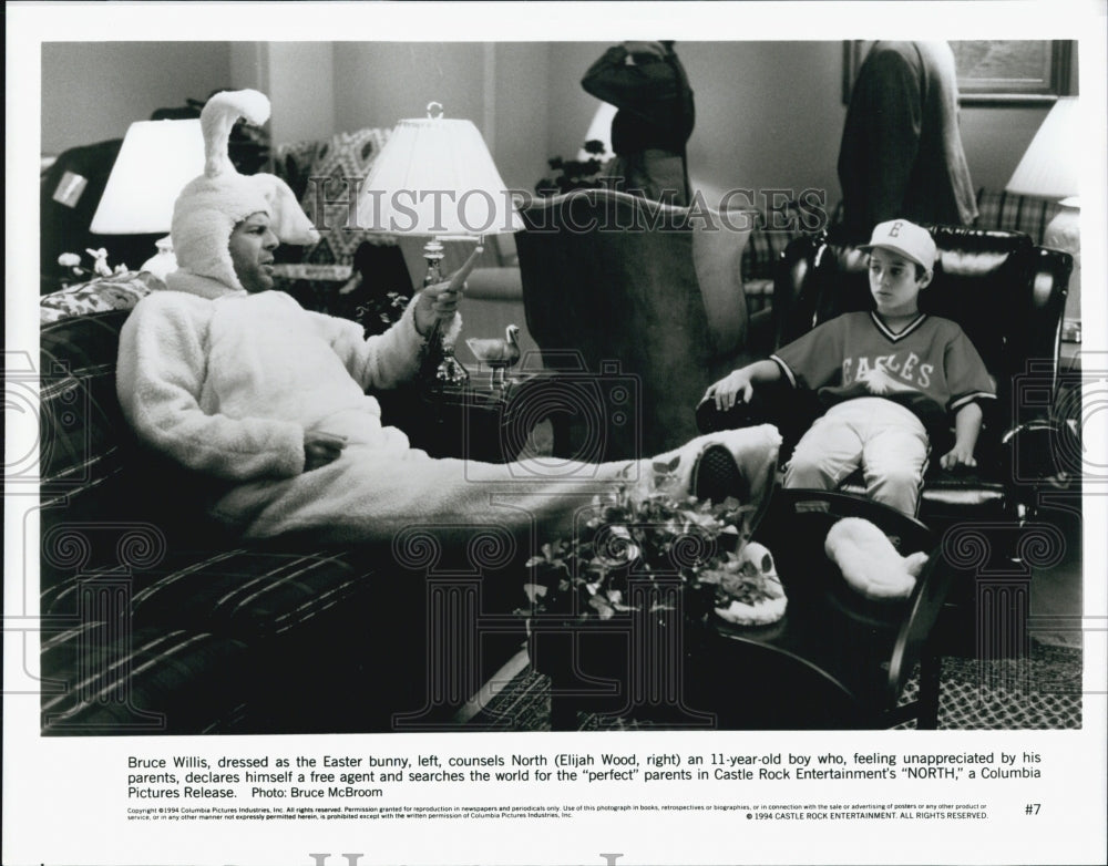 1994 Press Photo Bruce Willis and Elija Wood in &quot;North&quot; - Historic Images