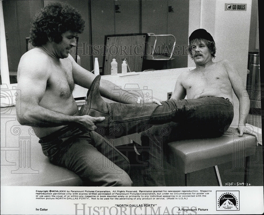 1979 Press Photo Nick Nolte in "North Dallas Forty" - Historic Images