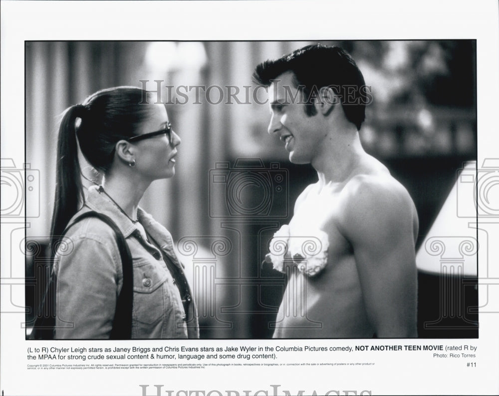 2001 Press Photo Chyler Leigh and Chris Evans in "Not Another Teen Movie" - Historic Images