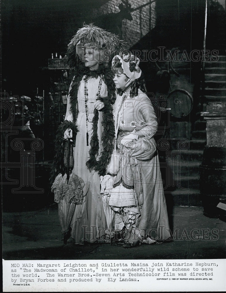 1969 Press Photo Leighton and Masina in &quot;The Madwoman of Chaillot&quot; - Historic Images