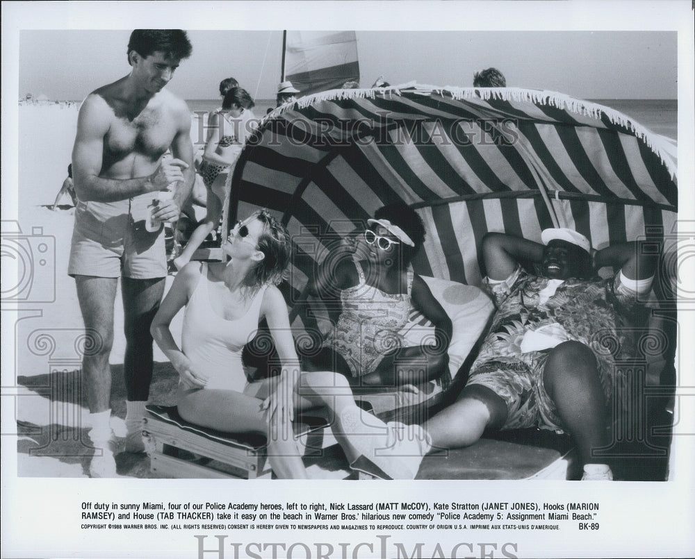 1988 Press Photo Matt McCoy, Janet Jones, Marion Ramsey "Police Academy 5" - Historic Images