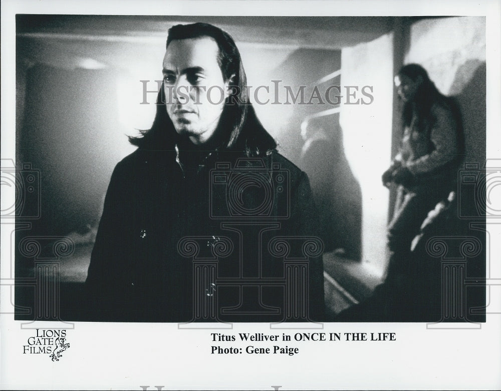 2000 Press Photo Scene From Film Once In The Life - Historic Images