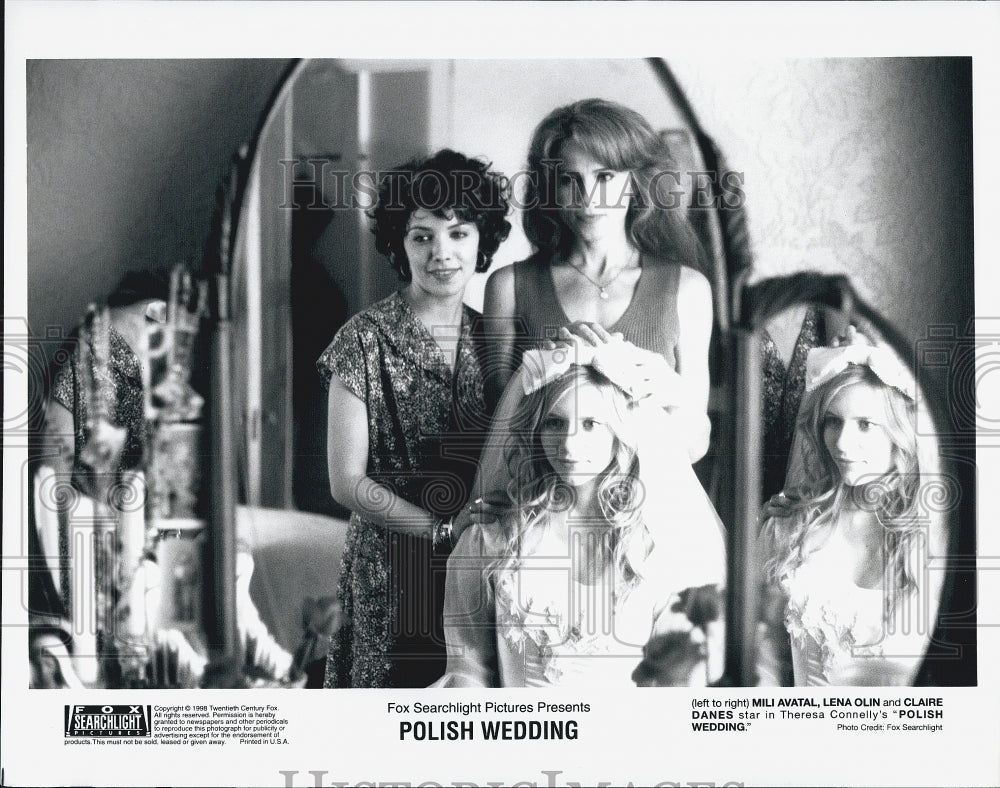 1998 Press Photo Claire Danes, Mili Avatal, Lena Olin &quot;Polish Wedding&quot; - Historic Images