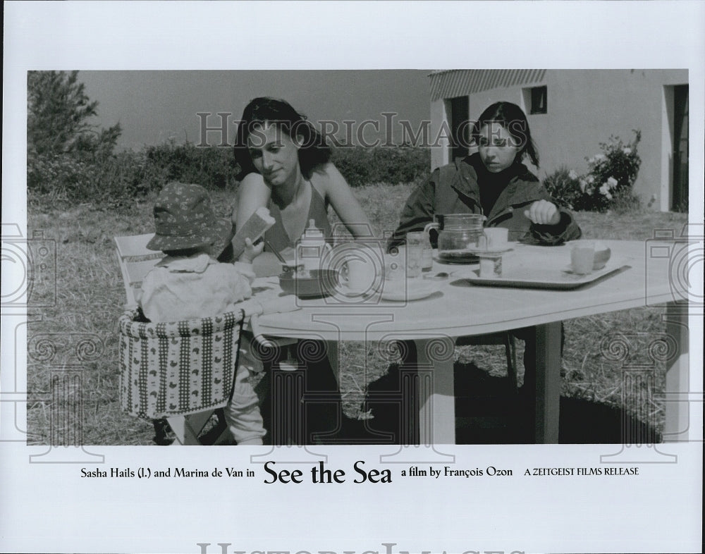 1997 Press Photo Sasha Hails, Marina de Van "See the Sea" - Historic Images