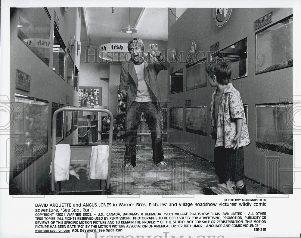 2001 Press Photo David Arquette, Angus Jones "See Spot Run" - Historic Images