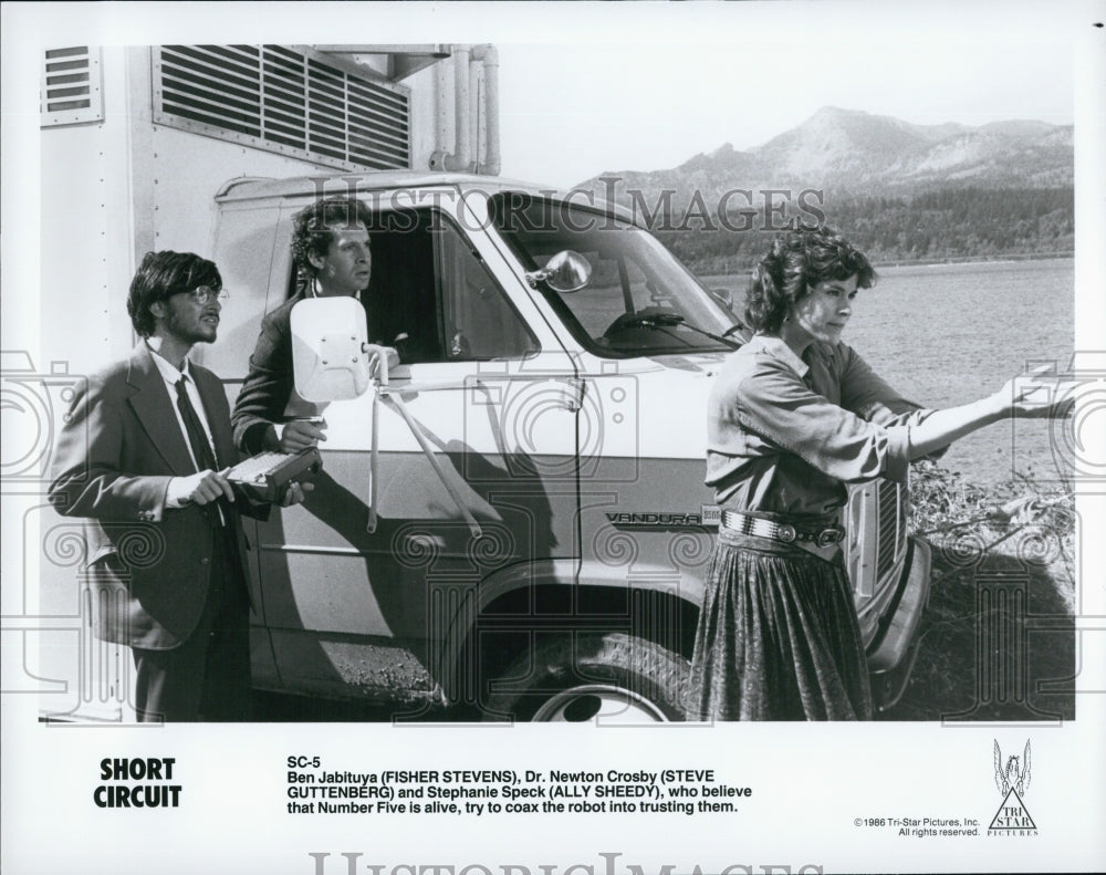 1986 Press Photo Fisher Stevens Steve Guttenberg Ally Shedy In Short Circuit - Historic Images