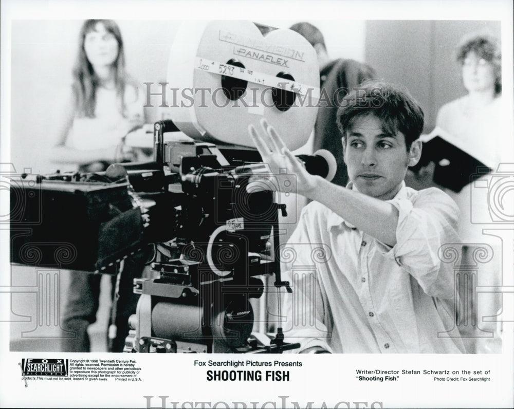 1998 Press Photo Director Stefan Schwartz &quot;Shooting Fish&quot; - Historic Images