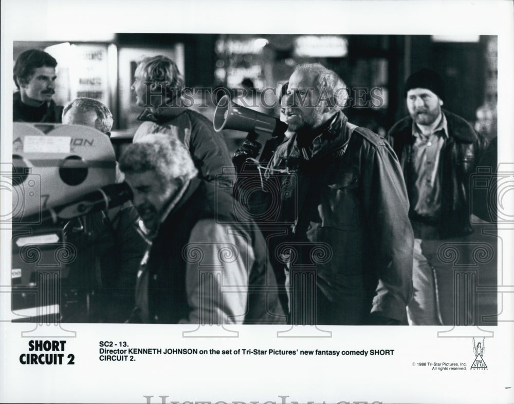 1988 Press Photo &quot;Short Circuit 2&quot; With Director Kenneth Johnson - Historic Images