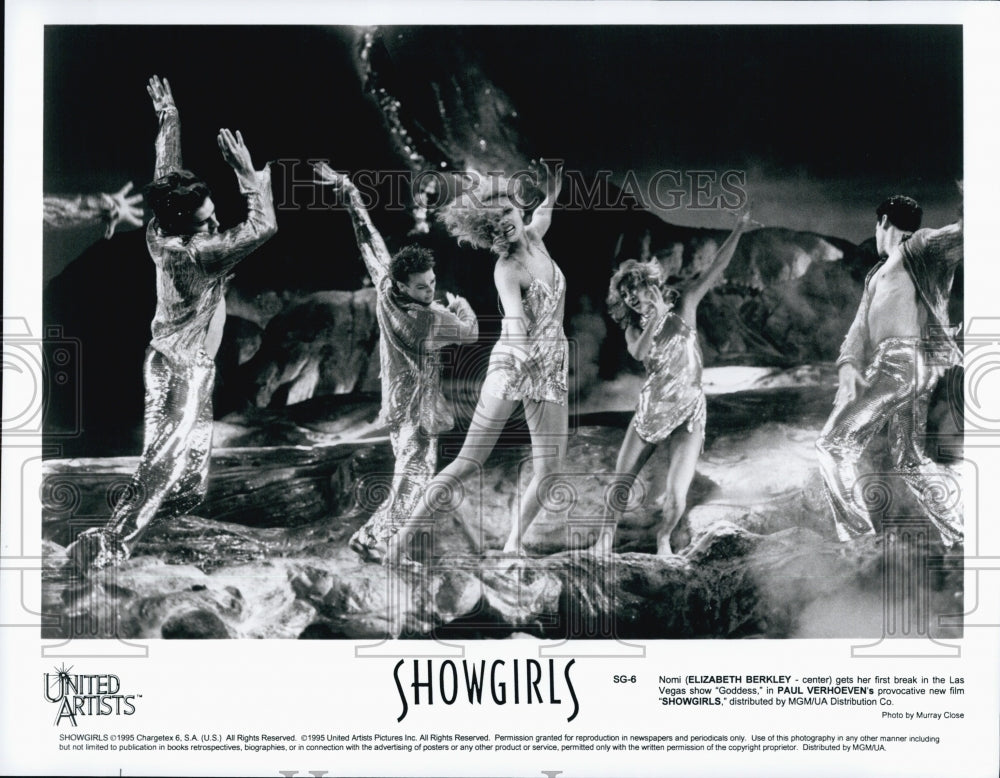 1995 Press Photo "Showgirls" Starring Elizabeth Berkley as dancer in Las Vegas - Historic Images