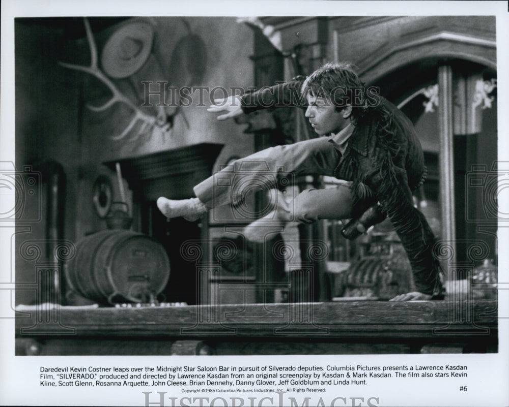 1985 Press Photo Kevin Costner "Silverado" - Historic Images