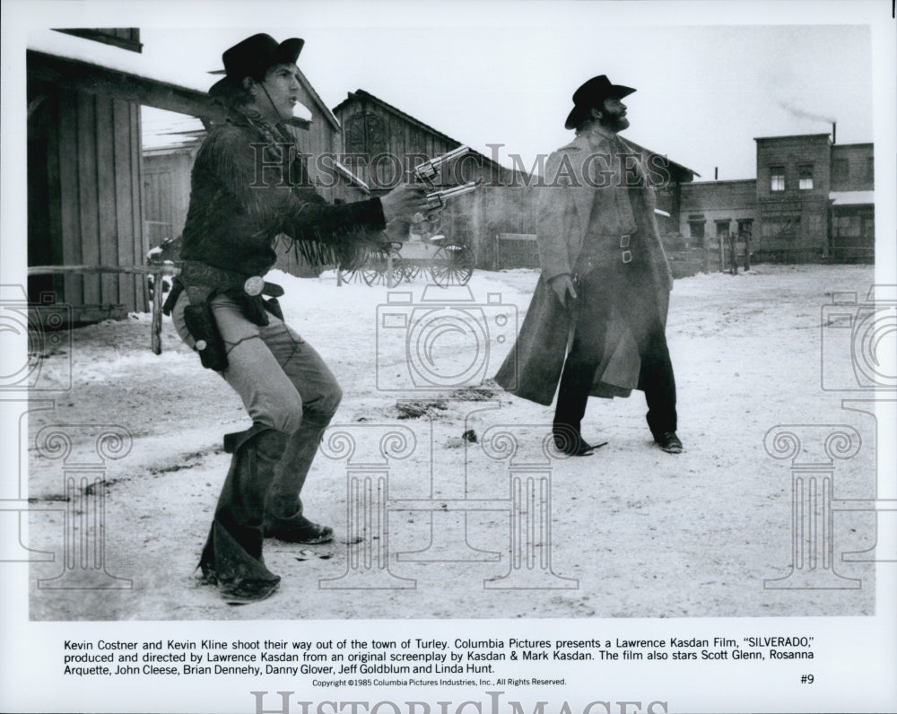 1985 Press Photo Kevin Costner, Kevin Kline "Silverado" - Historic Images