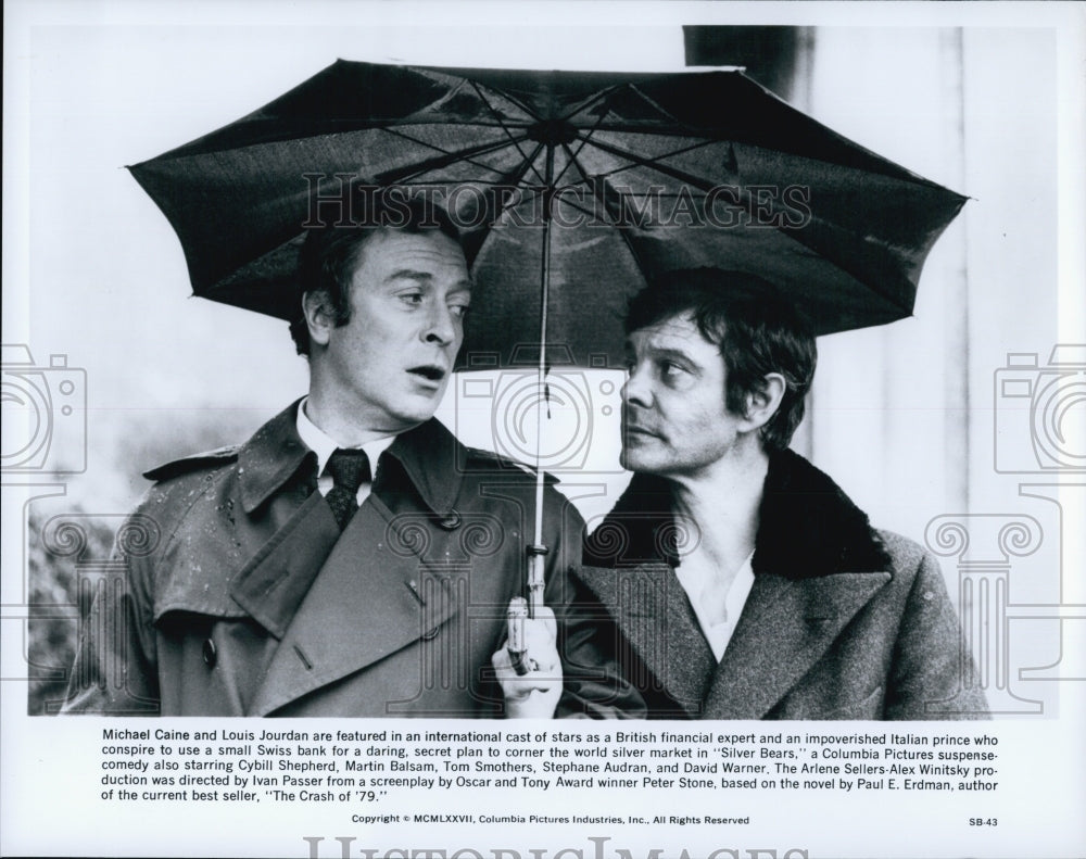 1977 Press Photo "Silver Bears Stars Michael Caine and Louis Jourdan - Historic Images