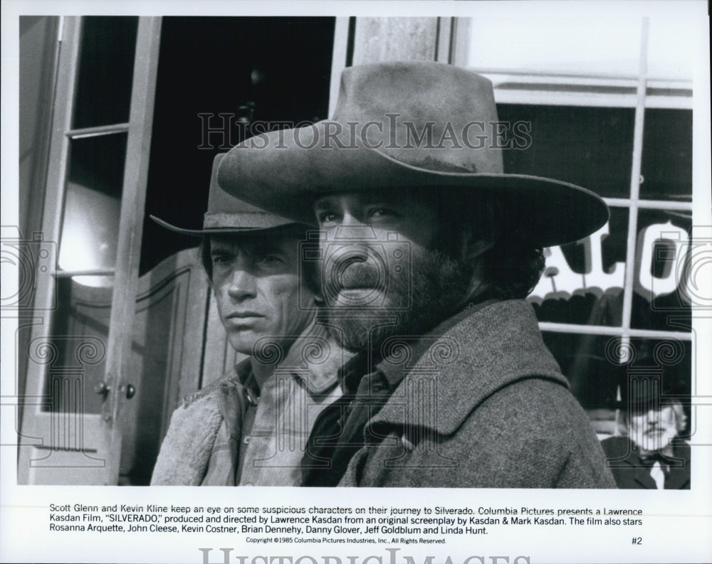 1985 Press Photo Kevin Kline, Scott Glenn "Silverado" - Historic Images