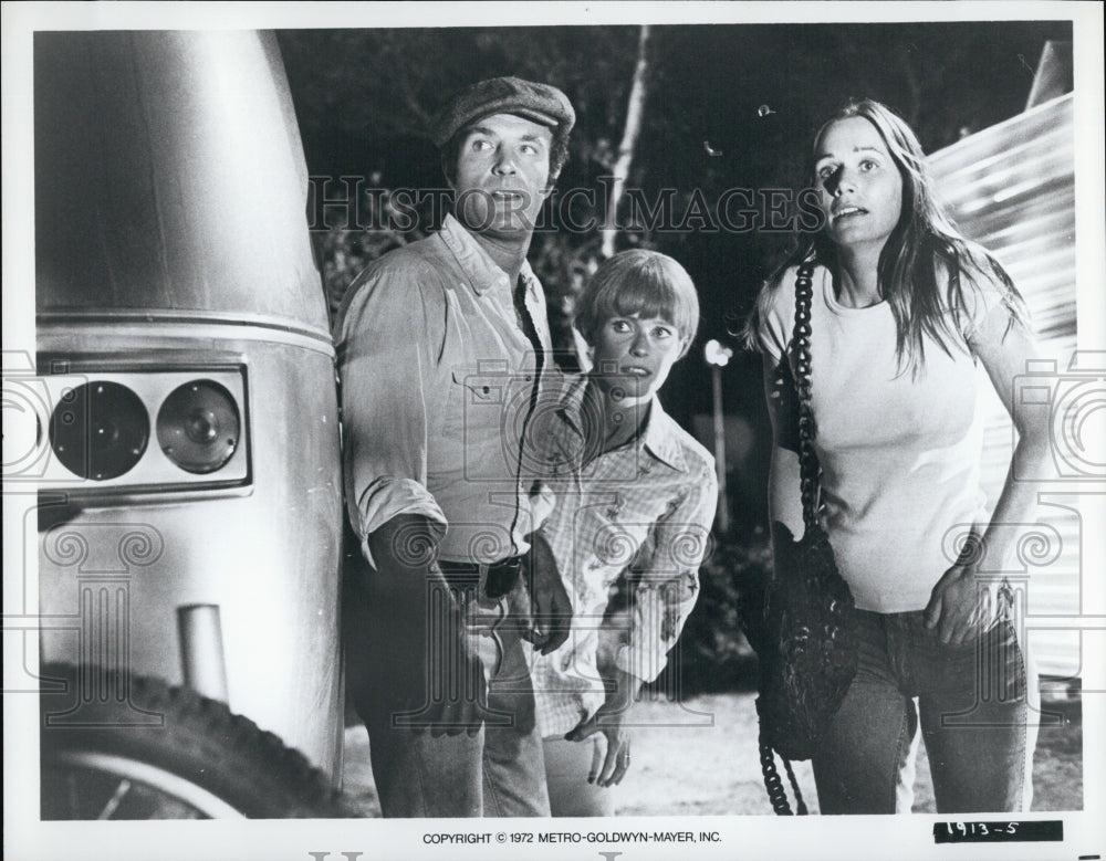 1972 Press Photo Actor James Caan with two Actresses in 1972 Film - Historic Images