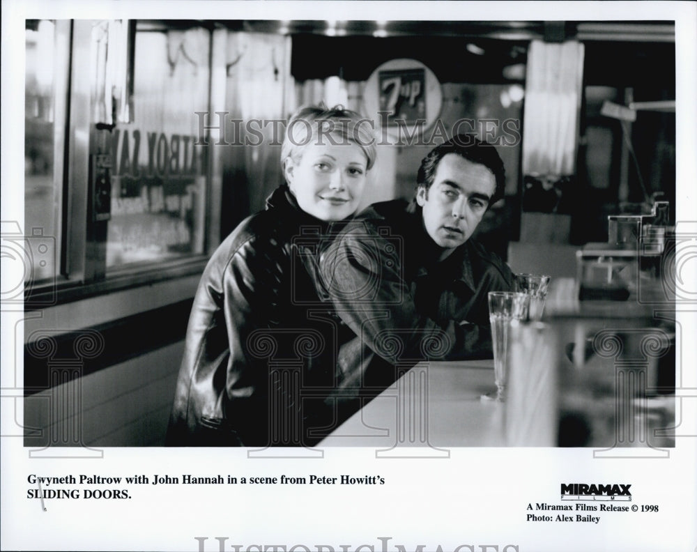 1998 Press Photo Actors Gwyneth Paltrow And John Hannah In Film &quot;Sliding Doors&quot; - Historic Images