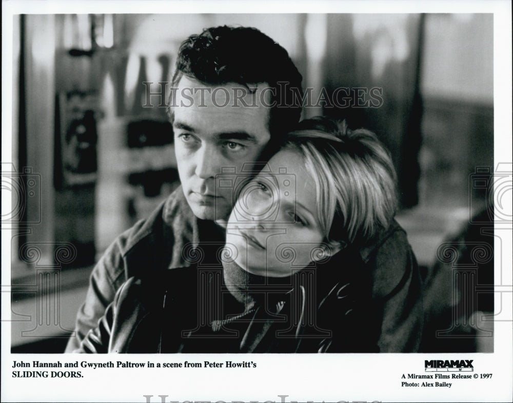 1997 Press Photo Actors John Hannah And Gwyneth Paltrow In &quot;Sliding Doors&quot; - Historic Images