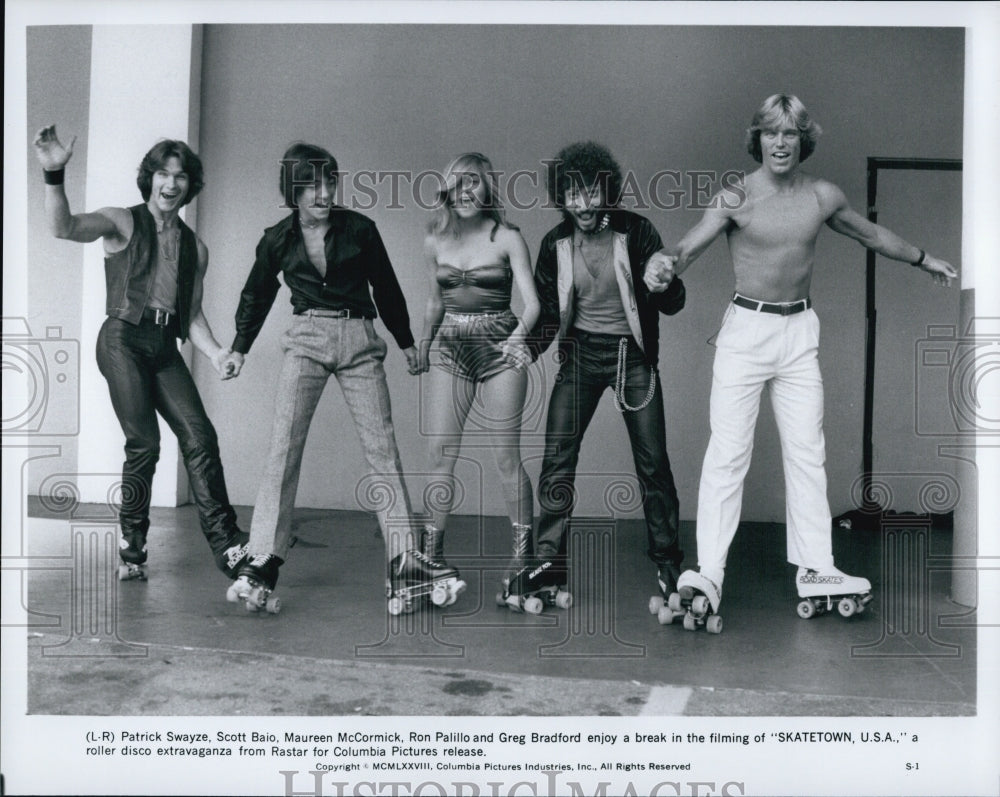 1978 Press Photo Patrick Swayze, Scott Baio, Ron Palillo In &quot;Skatetown, U.S.A&quot; - Historic Images