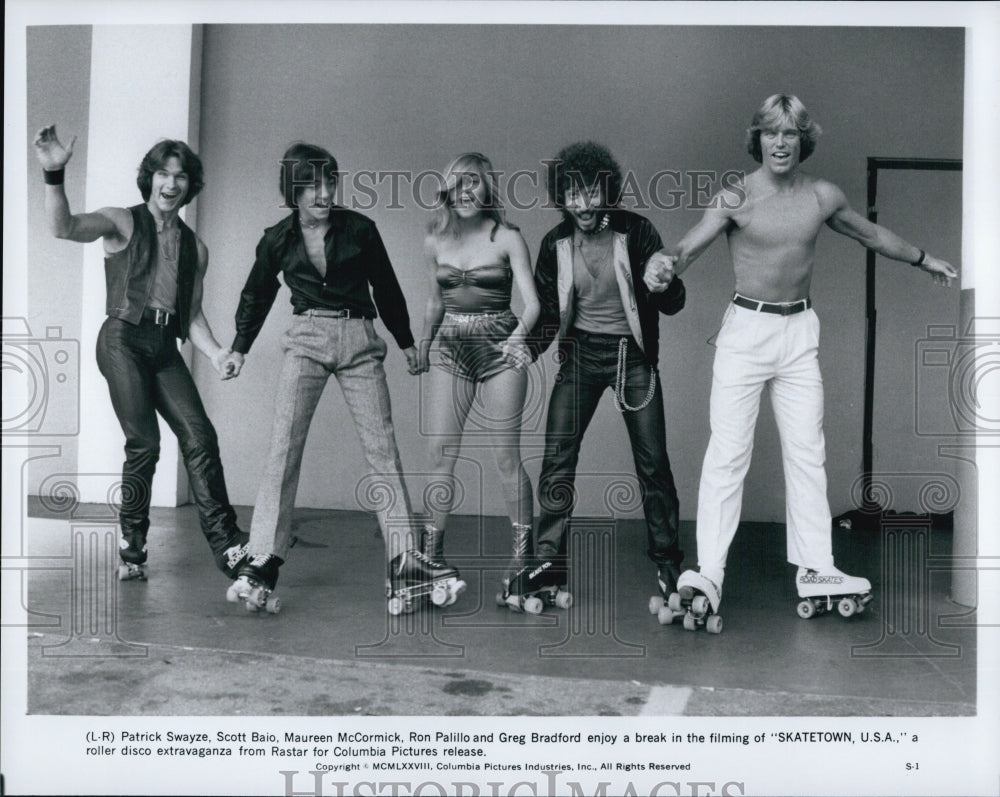1978 Press Photo Patrick Swayze, Scott Baio, Ron Palillo In "Skatetown, U.S.A" - Historic Images