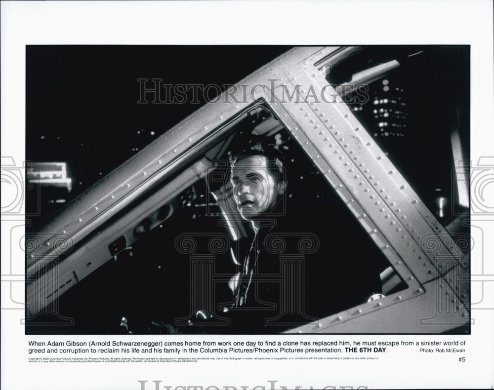 2000 Press Photo Arnold Schwarzenegger &quot;The 6th Day&quot; - Historic Images