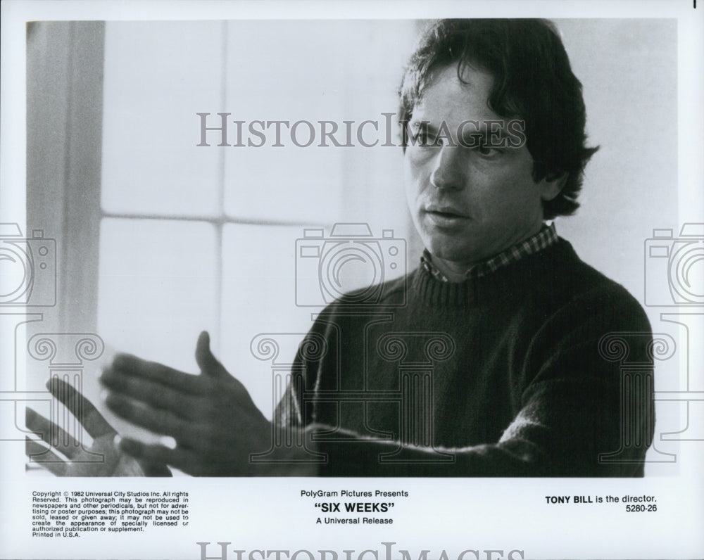 1982 Press Photo Director Tony Bill On Set Of Drama Film &quot;Six Weeks&quot; - Historic Images