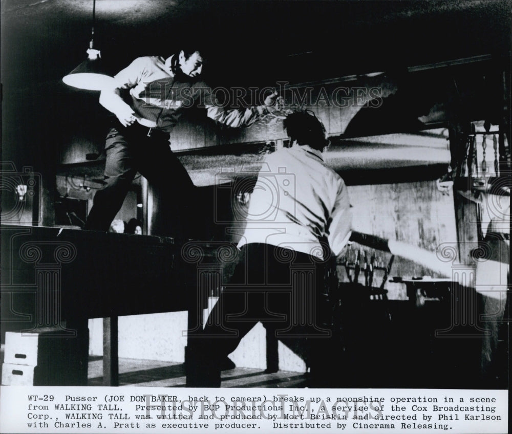 1973 Press Photo Actor Joe Don Baker Starring In Action Film "Walking Tall" - Historic Images
