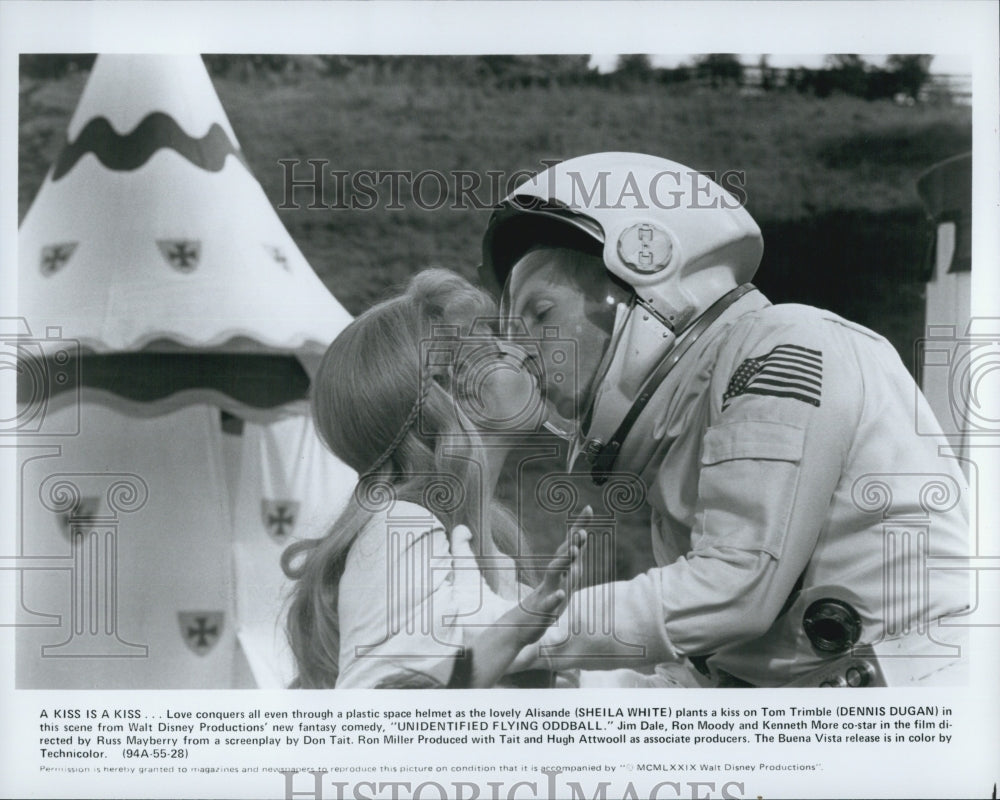 1979 Press Photo Sheila White And Dennis Dugan In &quot;Unidentified Flying Oddball&quot; - Historic Images