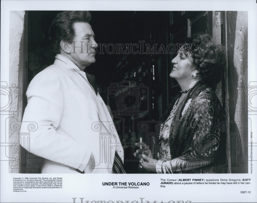 1984 Press Photo Actors Albert Finney And Katy Jurado In "Under the Volcano" - Historic Images