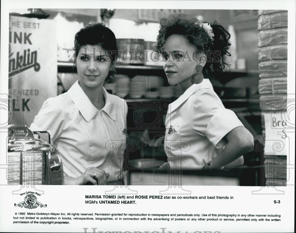 1992 Press Photo Marisa Tomei, Rosie Perez "Untamed Heart" - Historic Images