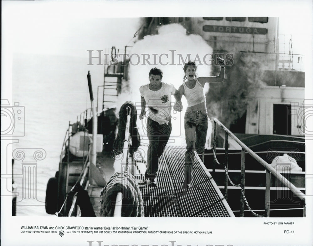 1995 Press Photo "Fair Game" William Baldwin & Cindy Crawford - Historic Images
