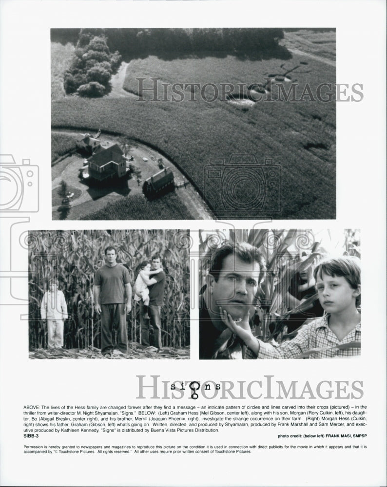 2002 Press Photo Mel Gibson, Joaquin Phoenix, A. Breslin, Rory Culkin &quot;Signs&quot; - Historic Images