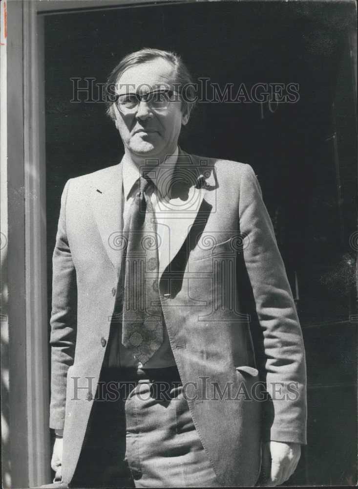 1974 Mervyn Rees Ulster Secretary Leaving 10 Downing Street - Historic Images