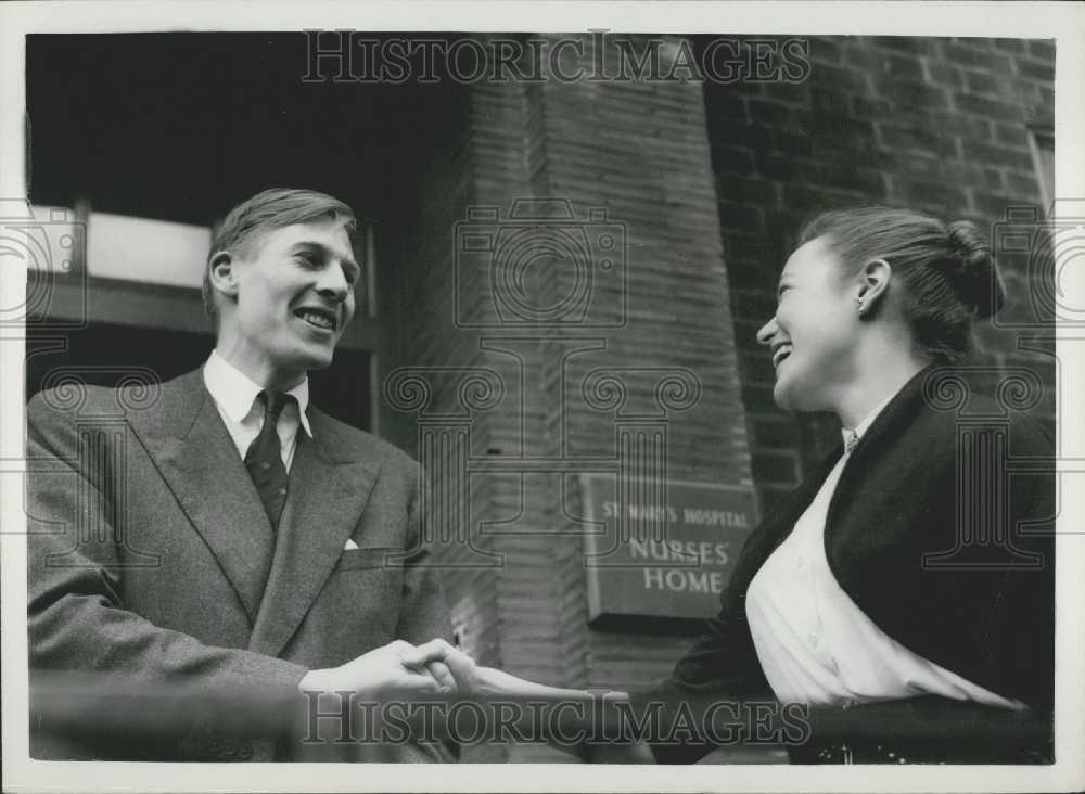 1954 Press Photo Roger Bannister is congratulated  byHeather Montford of Harrow - Historic Images