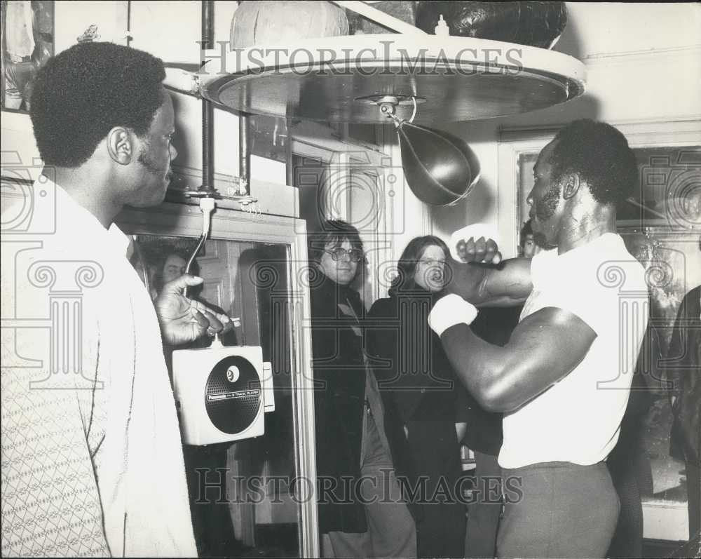 1975 Press Photo Boxer Light-Heavyweight Lonnie Bennett in training - Historic Images