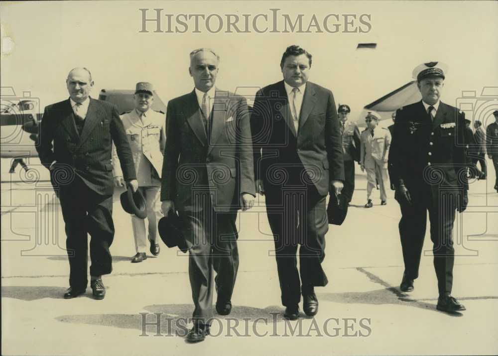 Press Photo German defense Minister Franz Strauss In Paris - Historic Images