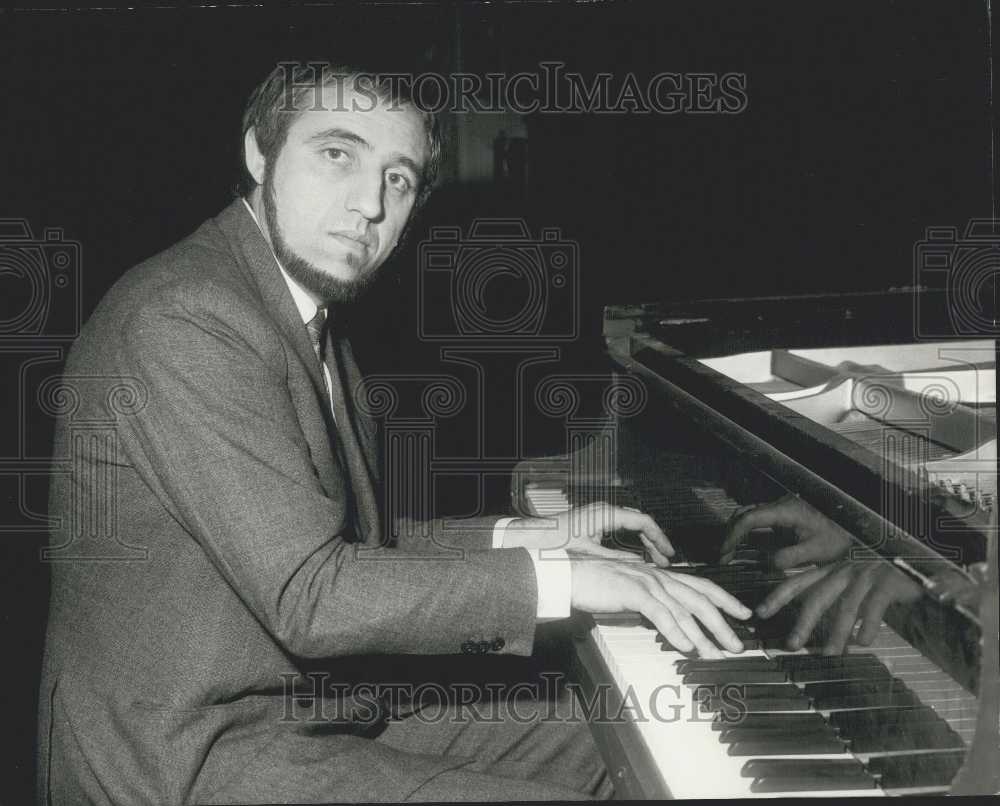 1970 Royal Philharmonic orchestra play bach with Jacques Loussier - Historic Images
