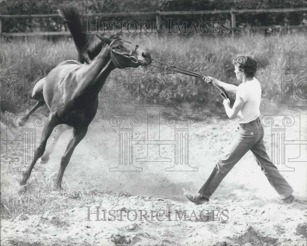 Press Photo Australia Fair, Tam McKay, Silver Jubilee Gift, Newmarket - Historic Images
