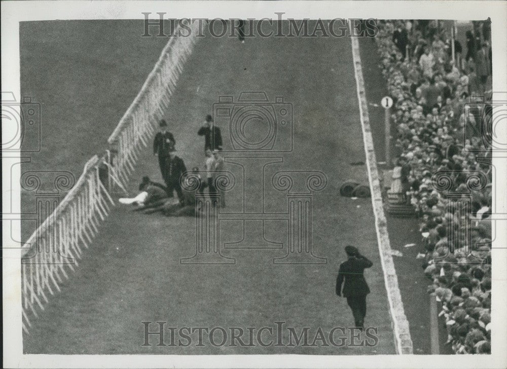 1959 Press Photo Masquerade, P Boothman, City, Suburban Handicap, Epsom - Historic Images