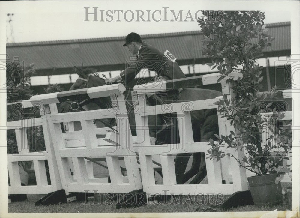 Press Photo Alan Oliver on &quot;Park Minor&#39;Ãƒâ€šÃ‚Â during jump off in the London-Historic Images