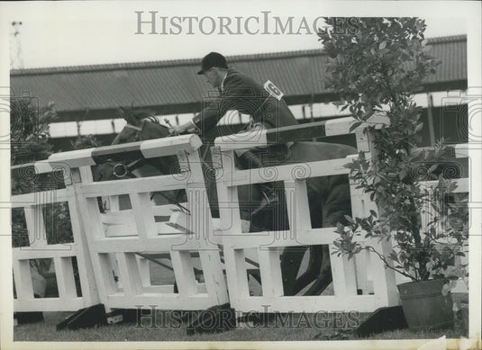 Press Photo Alan Oliver on "Park Minor'Ãƒâ€šÃ‚Â during jump off in the London-Historic Images