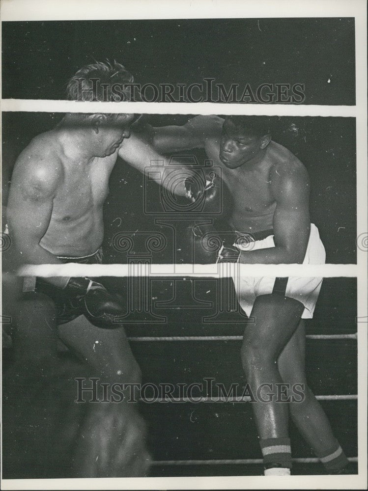 1953 Nino Valdes, Cuba, Beats European Champion Heinz Neuhaus - Historic Images