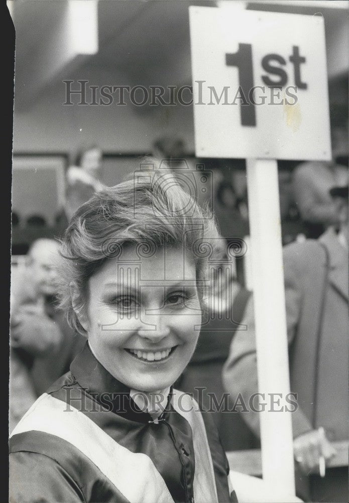1977 Angela Rippon BBC Newsreader Winner Geedwood Horse Race - Historic Images