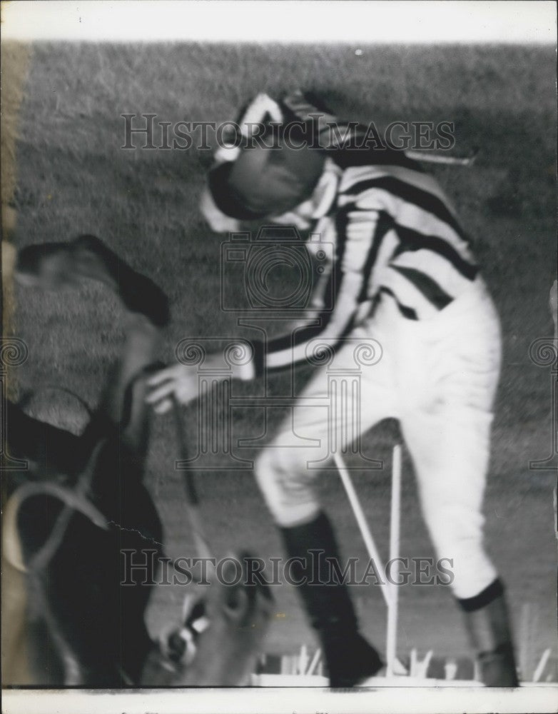 Press Photo Tim Durant  fallen from Aerial III in horse race - Historic Images