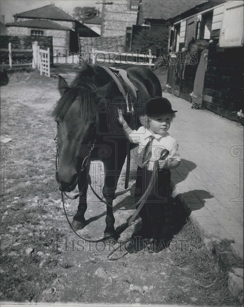 Press Photo Martin Brierley &amp; Pony &quot;Dot&quot;-Historic Images