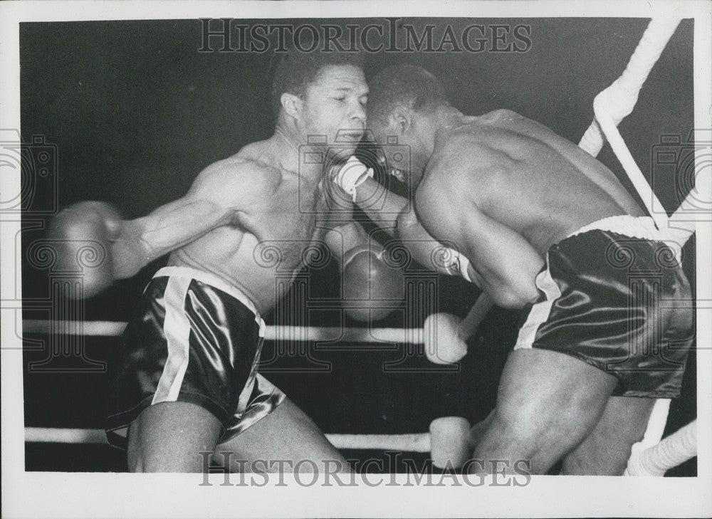 1956 Boxer Yolande Pompey & Moses Ward - Historic Images