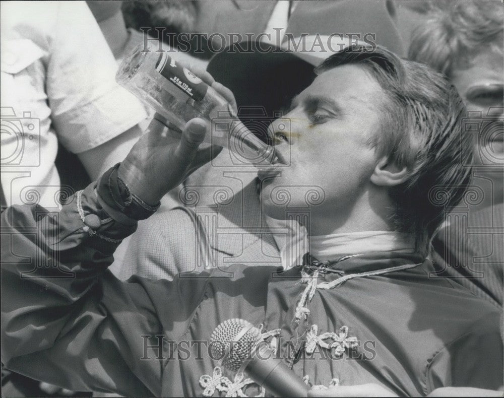 Press Photo Jockey Willie Carson - Historic Images