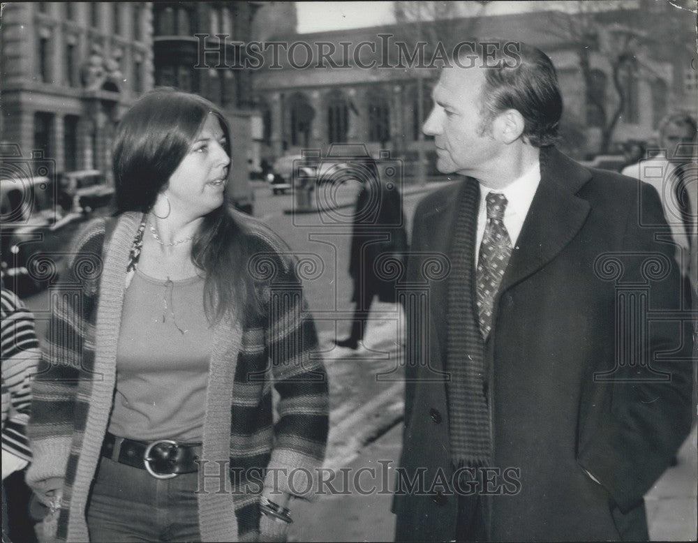 1976 John Stonehouse MP Trial Fraud Forger Arrives Court Daughter - Historic Images