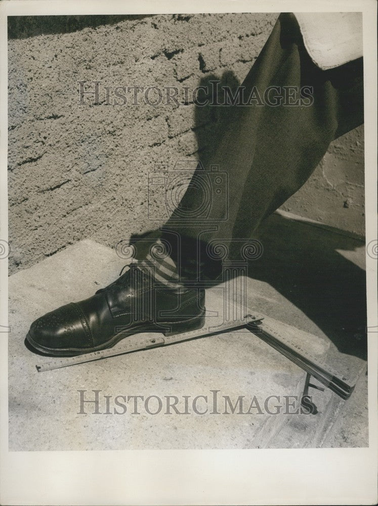 Press Photo Size 48 Shoe - Historic Images