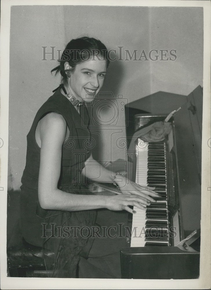 1954 Mrs. Pat Sherwood - Historic Images